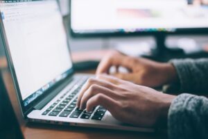 Why Do My 2 Knees Hurt When Going Downstairs? - Uncategorized Laptop